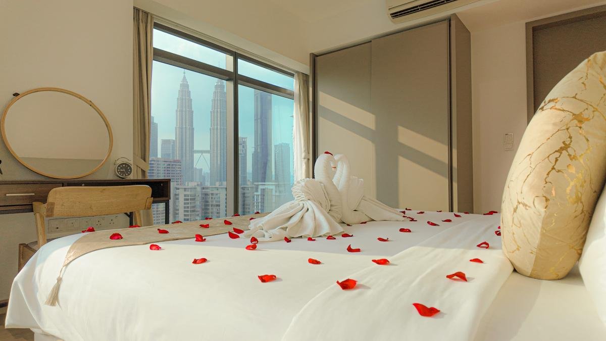 Luxury Three Bedroom Apartment with KLCC View